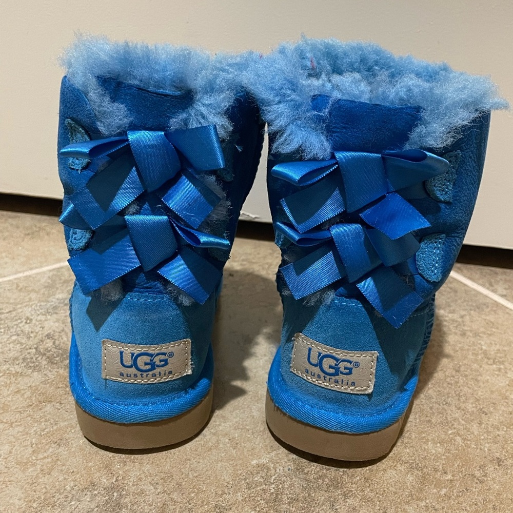 Ugg Girl's Blue Bailey Bow Boots Size 9 Toddler.